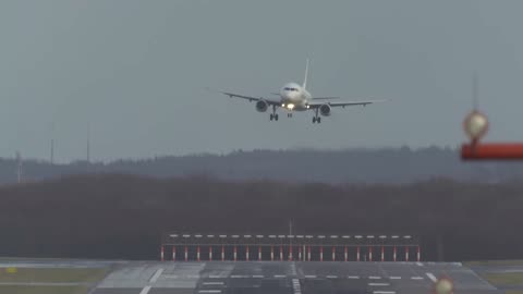 CROSSWIND LANDINGS DURING A STORM AT DÜSSELDORF - AIRBUS A380 GO AROUND, B767, B777