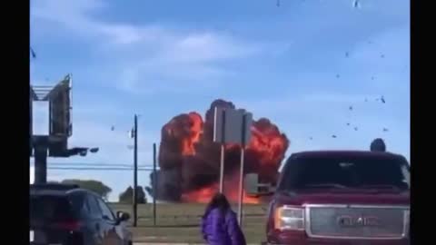 HORROR ABOVE DALLAS AFTER TWO PLANES COLLIDED DURING AN AIR SHOW