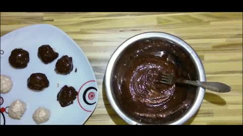 Easy Ketogenic Desserts – Keto Choco Almond Fat Bombs