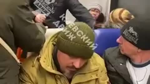 metropolitana di kiev: donna esprime dissenso al regime ucraino - video 1