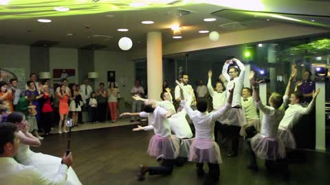 Groomsmen surprise bride with incredible choreographed dance