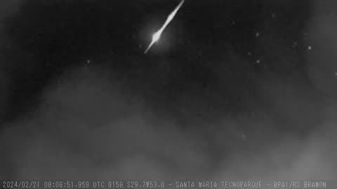 World Events 🌎 - 🇧🇷 | Um objeto luminoso não identificado (OVNI) foi registrado no céu do Rio Grande do Sul na madrugada de quarta-feira (21).