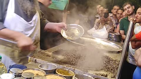 Spectacular shop in Egypt gives away hundreds of free sandwiches on New Year's