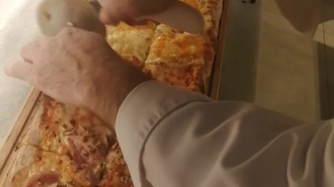 One meter pizza cutting