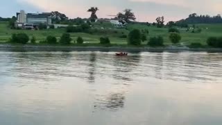 Queda de helicóptero no rio Tennessee faz um morto