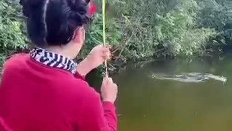 Satisfactory big fish fishing video viral