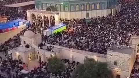 Palestine people gathering around masjid aqsa ♥️🇯🇴