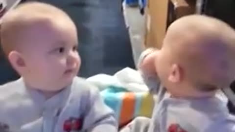 [ LoveBaBy ] - Twin Baby Brothers Enjoy a Moment1 - Funny - Funny BaBy