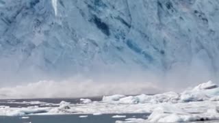 Glacier Comes Crashing Down