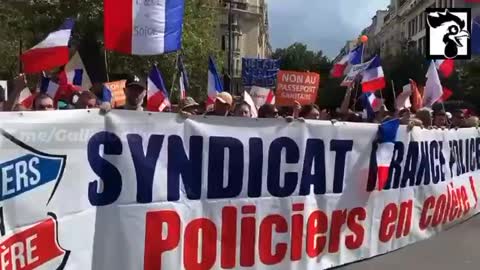 policias molestos en Francia contra falsas vacunas ahora apoyan a la poblacion