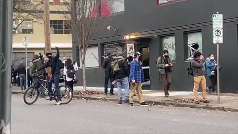 Antifa attacks DNC in Portland