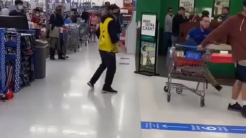 Walmart Cashier Knocks Out Rude Customer