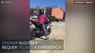 A pior forma de aprender a andar de moto