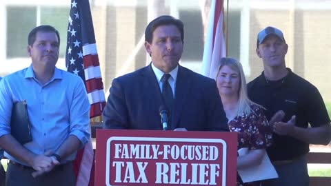 Gov. Ron DeSantis GOES OFF after a reporter asks about comments comparing him and Gov. Abbott to human traffickers