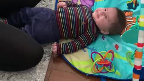 Adorable 4-month-old baby's laughter is extremely contagious