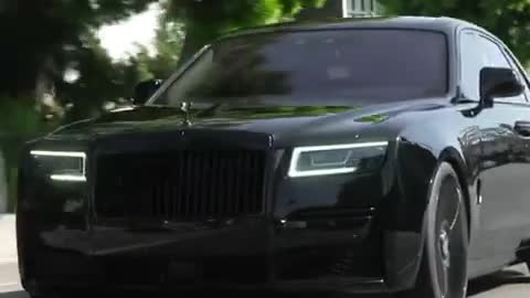 The top 10 luxury cars in the world --Rolls Royce Ghost!