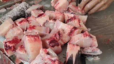 Live Fish Cutting Skills l Big Rohu Fish Cutting By Machine In Fish Market