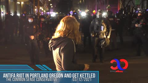 Citizens Of Portland Show Up To Support The Police Kettling "Anti" During "Fa" Riot