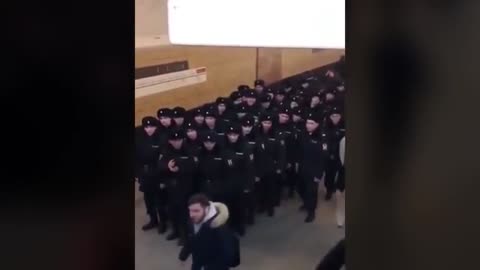 Russian _prankster drops a gun in front of police