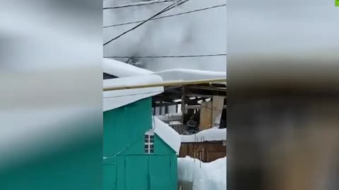 Horrifying avalanche on Mt. Elbrus in Russia caught on camera