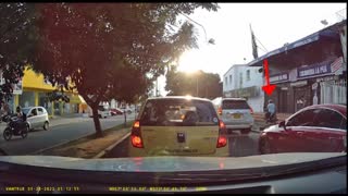Video: Así delinquen los ladrones en los semáforos