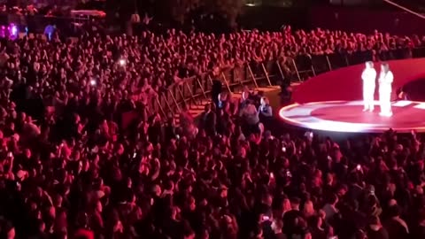Nancy Pelosi Loudly Booed at NYC Global Citizen Music Festival