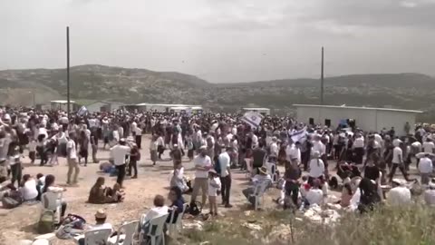 Israeli ministers join settlers in West Bank protest march