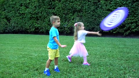 Roma and Diana play Outdoor Games for kids