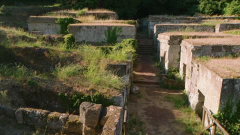 Necropoli etrusca di Crocifisso del Tufo | In volo sull'archeologia italiana