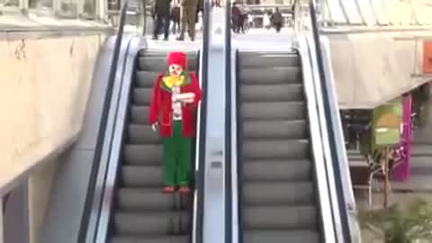 Funny Short Video Prank Escalator Lol !!