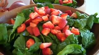 HEALTHY ON A BUDGET - SPINACH STRAWBERRY SALAD - MEAL FOR 2 UNDER $10 - May 11th 2011