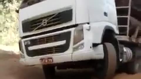 Bold driver drives in single wheel