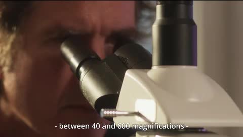 Pablo Campra y su microscopio 🔬 mirando lo que hay en las vacunas Covid-19 🦠