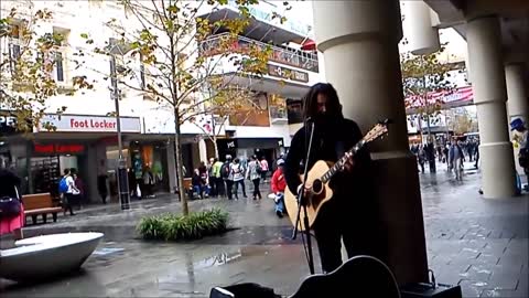Australian street performer crushes John Mayer cover