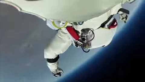 The first man jumped from space ( world record Supersonic freefall )