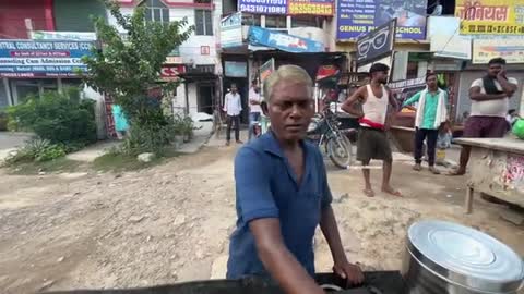 Ramsingh Chacha Sells Dosa on his Cycle Rickshaw | Indian Street Food