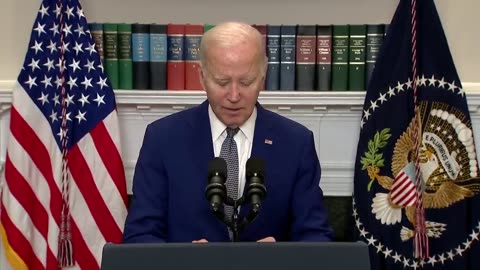 Biden keeps pausing as he collects his thoughts