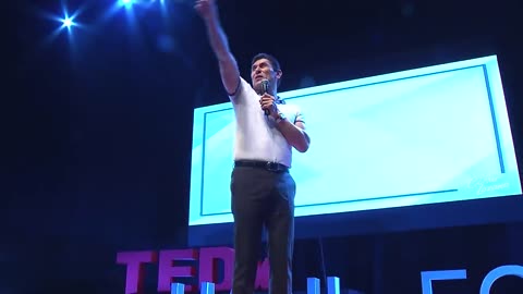 Cambia tus pensamientos y cambia tu actitud - César Lozano - TEDxUANL