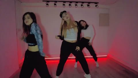 [CHOREO] TWICE MOMO, CHAEYOUNG, TZUYU X KIEL TUTIN BLOODLINE - ARIANA GRANDE - BREAKTHROUGH - HK