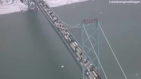 🇨🇦🇺🇲 Stunning drone footage of truckers blocking the Ambassador bridge