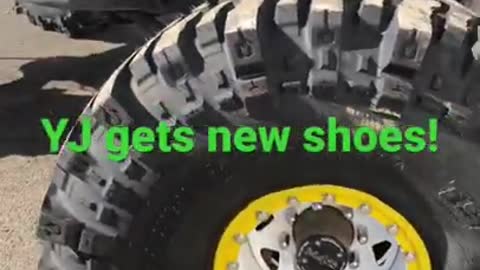 Jeep Wrangler YJ gets new 44" Boggers!