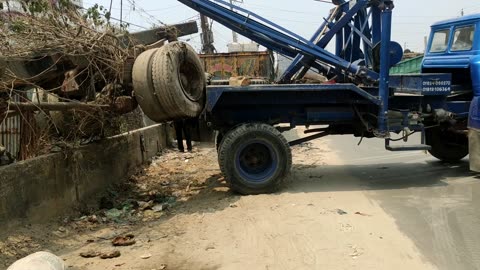 Busy Road Truck Rescue by Wrecker