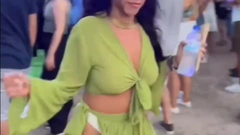 Beautiful girl dance in public (1080p) ❤️🩰