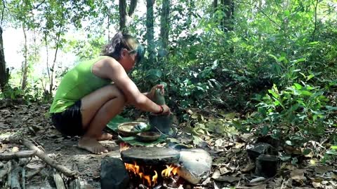 Survival Skills - girl beautiful Awesome, cook fish delicious delicious