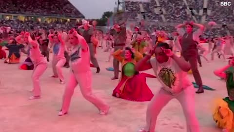 Opening ceremony of Commonwealth Games shows 50ft bull parading