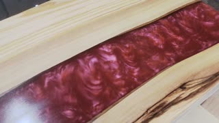 Revealing the beauty of wood and epoxy resin boards after sanding