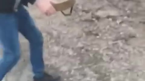 Obychnyi Ukrainian in Berdyansk with his bare hands moves mines into the forest