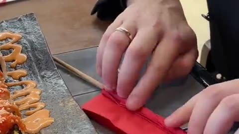Clever Trick for People Who Struggle With Chopsticks