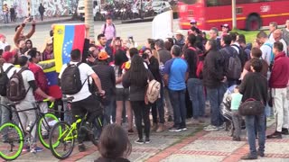 Venezolanos en Bogotá se manifiestan en el día de la juventud