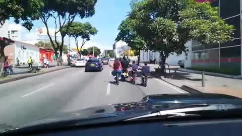 Video registró la peligrosa imprudencia de un motociclista en una importante vía de Bucaramanga